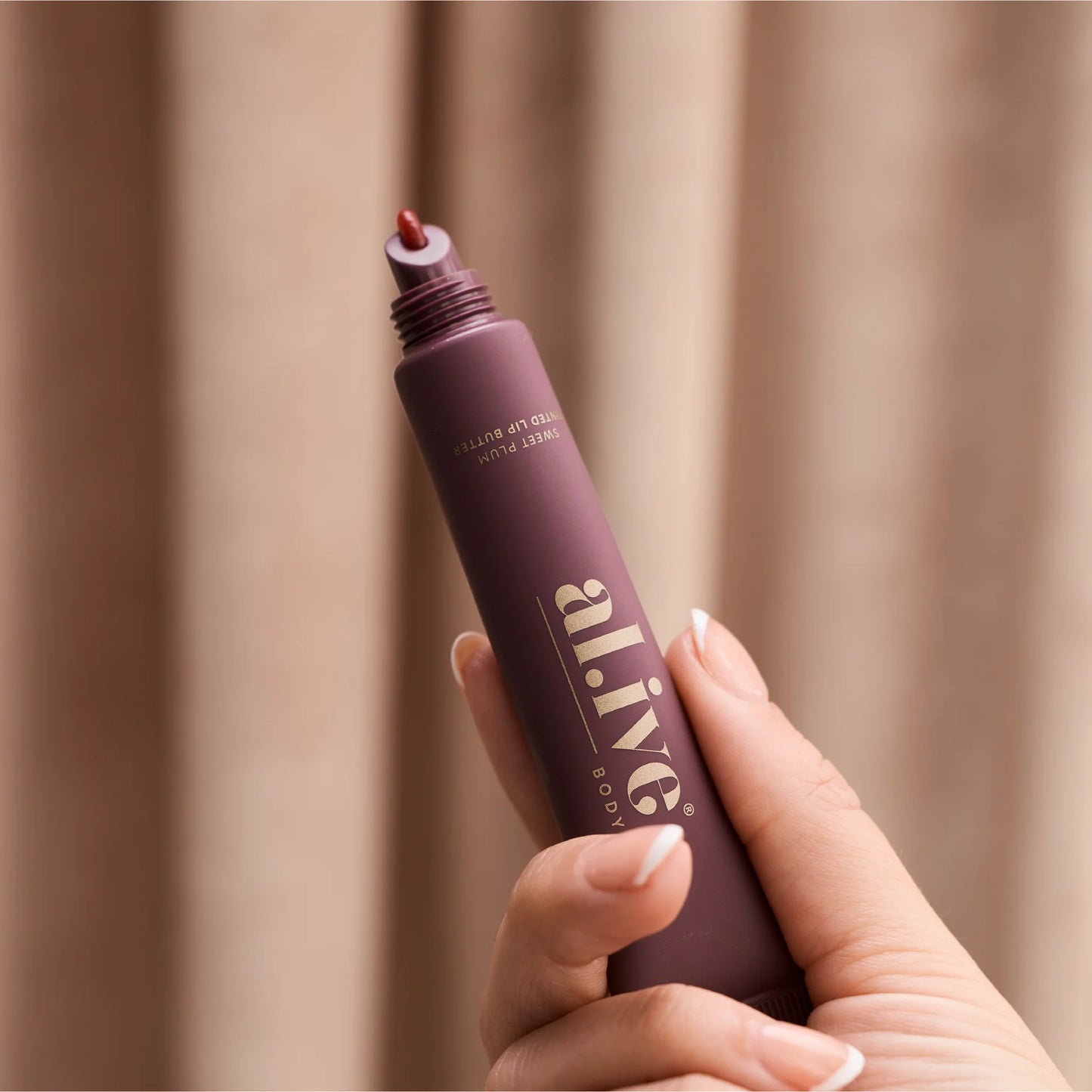 Tinted Lip Butter Ornament - Sweet plum