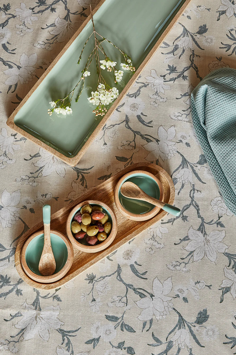 Corinne Serving Tray with Dip Bowls and Spoons Green 35.5x13x5cm